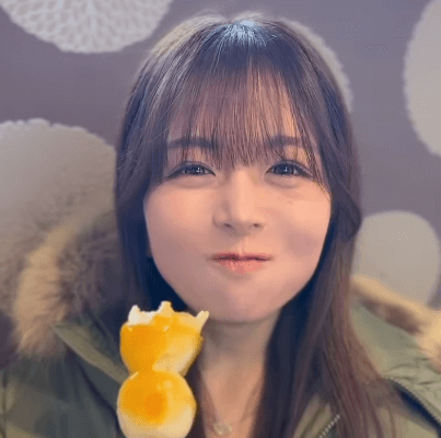 「食べてる表情、可愛いすぎるよ」Rクイーングランプリの美女、デートシチュ風”食べる？ムービー”にファン昇天！