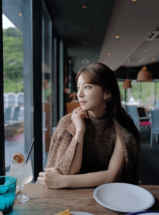 モデル・麻亜里”ヴィラ”で魅せた激惚れ美神の近影に、ファン「ナイスルック」と絶賛！