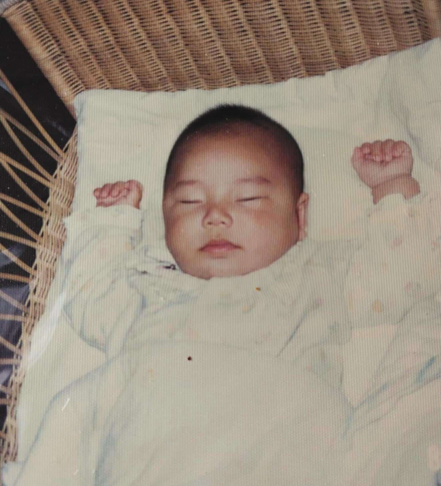 「絶対27歳」の登坂広臣が「産まれたてのムチムチ」写真を公開