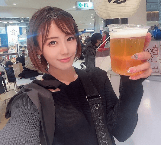 「クイダオレました」激カワなボーイッシュゴルフ女子、”カンパイ・ショット”の美しさにファン平伏する！