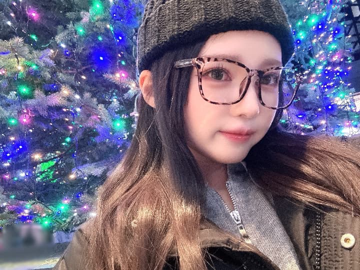 「天才」メガネ姿が可愛すぎる！！ニアジョイ・市原愛弓のオフショが話題に