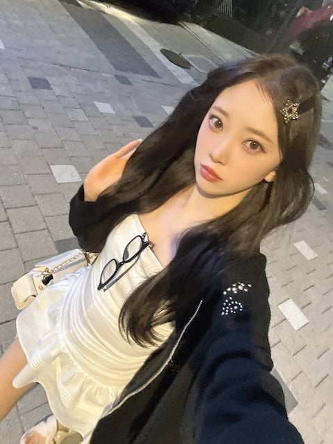 自然な美しさが魅力的！堀未央奈が