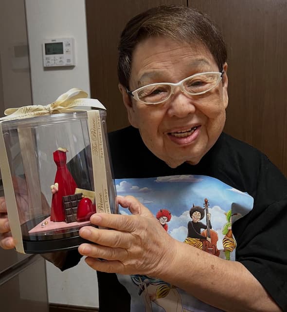 「ぶーさん嬉しそう」高木ブー、“少し早いバレンタインチョコ”をゲット！