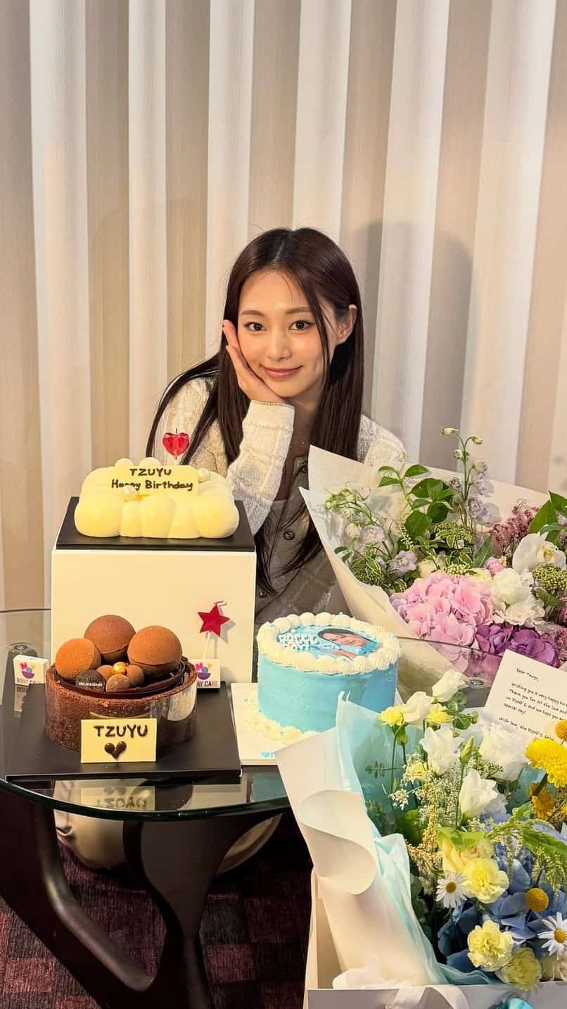 TWICE・ツウィが「27歳」に！たくさんのプレゼントに囲まれたキュートな姿で感謝をつづる