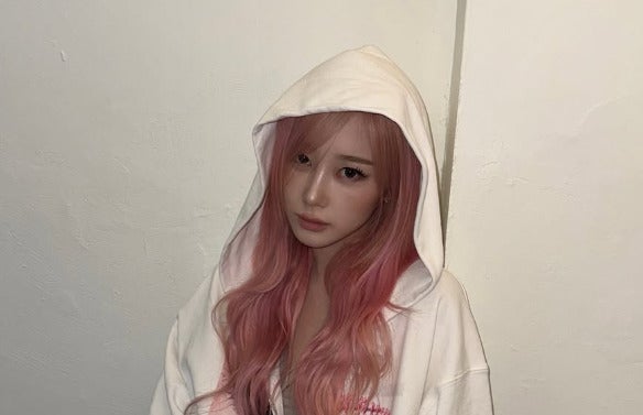 「ピンク似合いすぎ」aepa・ジゼル、最新ショットがギャルすぎると話題に