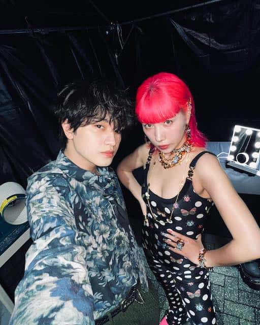 意外なコンビ👀中島健人、仲里依紗とのツーショットを披露📸