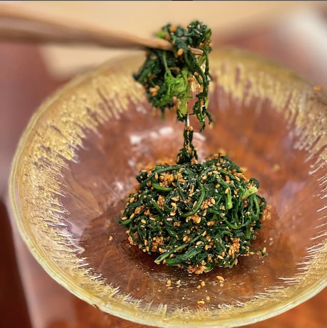 小林幸子が今夜のおつまみに人生初料理の春菊の胡麻和えを披露！