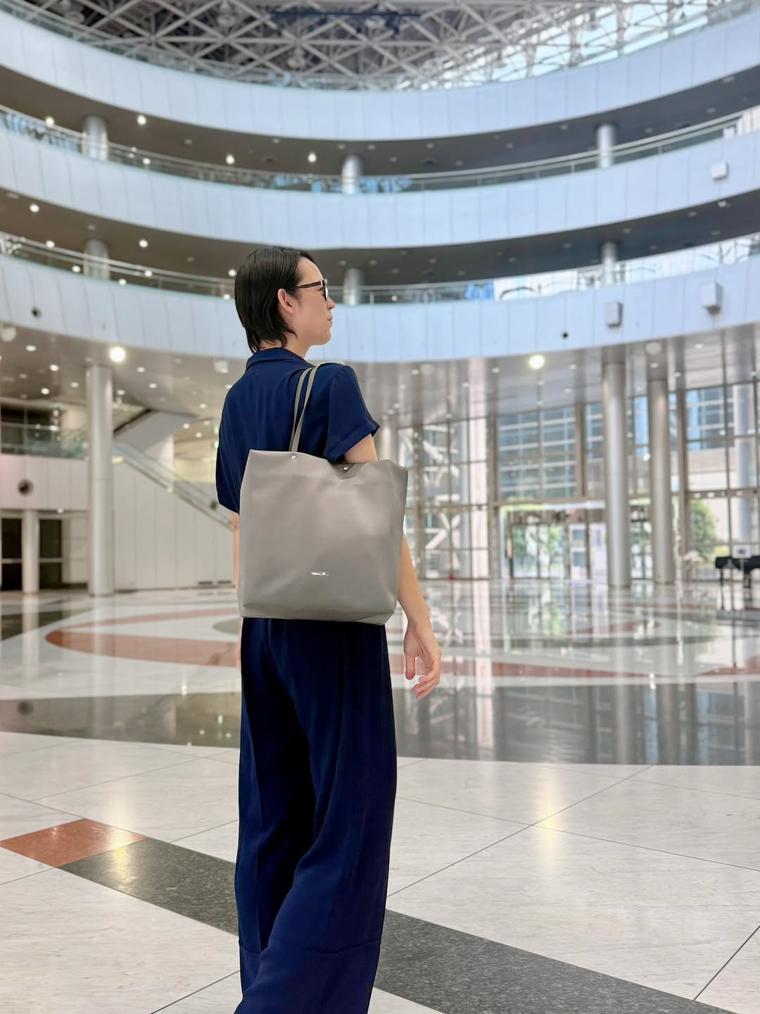 元女子バレー日本代表・大山加奈、夏のオールインワンコーデに「驚きの若さ」