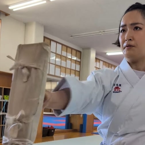 “美しすぎる空手女子”が稽古風景を公開！「カッコいい！」「凛々しくて感動しました」とファン瞬殺