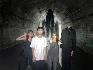 「この写真恐怖すぎるよ」超人気YouTuberが心霊スポットに？SNSに投稿の最新ショットにコメント殺到