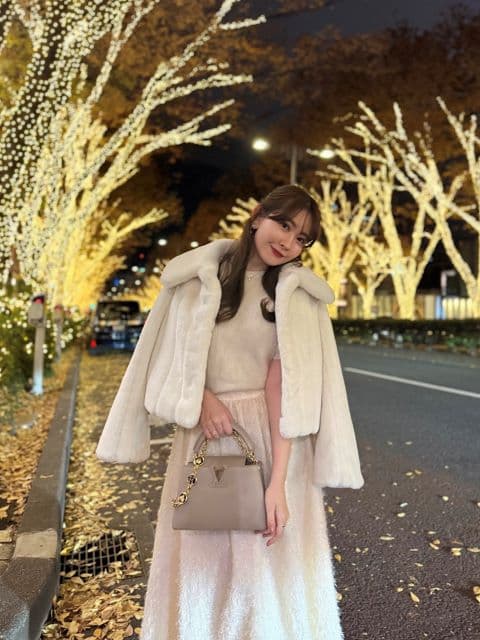 小嶋陽菜、表参道イルミネーションで魅せたエレガントなコーデにファン大興奮 ！
