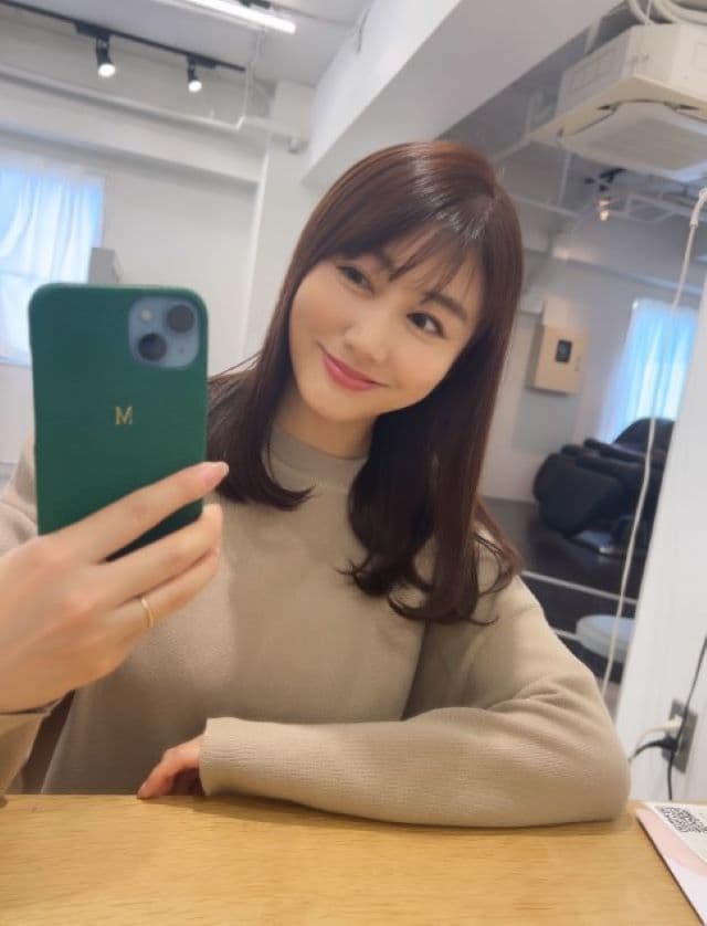 安めぐみ、髪をカットした最新ショットを披露「綺麗ですね～」などとファン絶賛