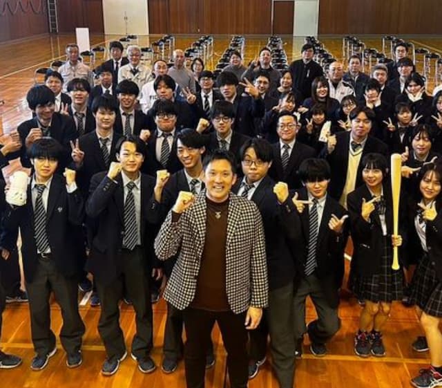 杉谷拳士 閉校を迎える高校で記念講演