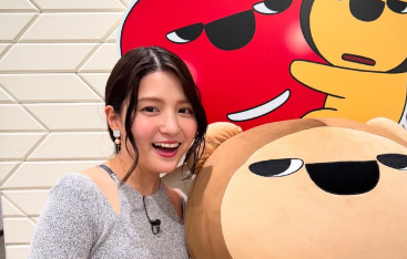 川島海荷が“らいよんチャン”と睨めっこ!? 関西万博にも言及「一度は行ってみたい…」