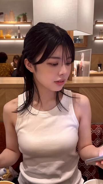 「可愛すきで見入っちゃった」人気グラドルの夏スタイルムービーにファン歓喜！