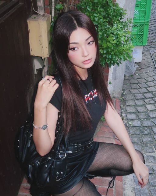 サイバージャパン・RIAN「超ミニ黒スト美脚」でファン魅了！