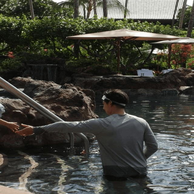 賀来賢人が◯の中に！？想像をかき立てるフォトにファンが推測合戦！