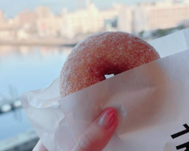 皆藤愛子、キラキラネイル＆ドーナツでファンを魅了！！