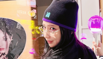 ファーストサマーウイカ、推し活全開ショット披露「アルバムリリースめでたい〜！」