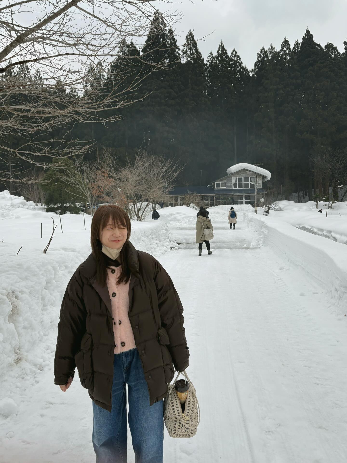 ぎゅっと詰まった1年…秋元真夏、冬景色ショットにファンほっこり