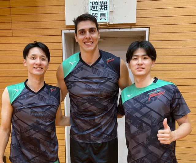 歓喜！フェリペロケが広島サンダーズに再合流「おかえり」