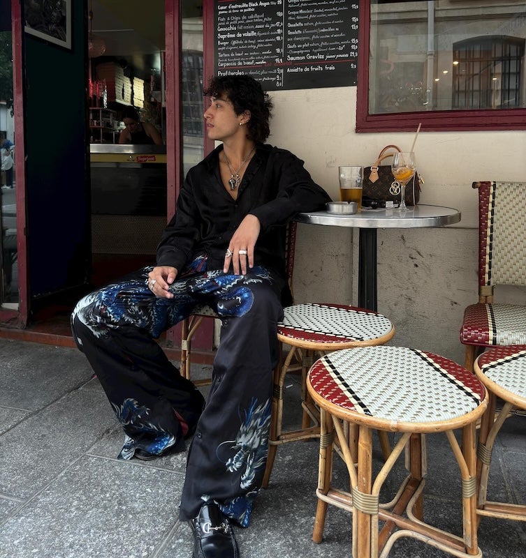 「海外映画のワンシーンかな...」人気インフルエンサーがパリ堪能