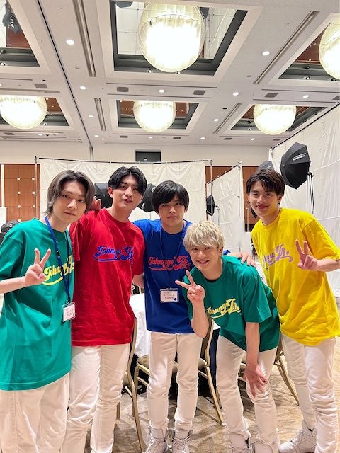 ジャニーズJr.が東西の垣根を超えて仲睦まじい写真を公開👀