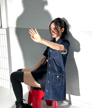 恋人と破局した女優SNS更新。クールな表情に注目。