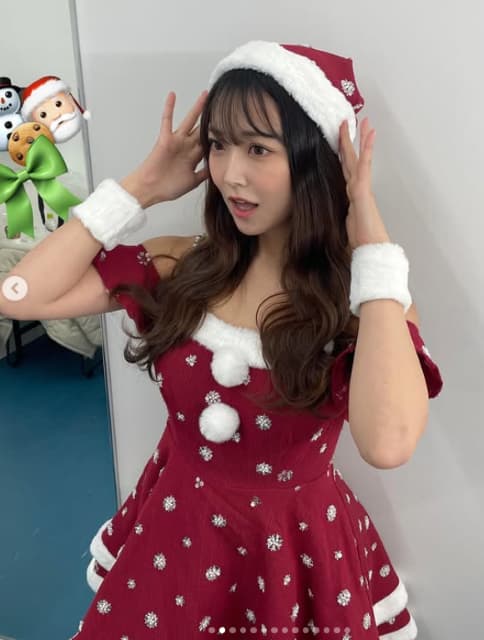 あの人気タレントのサンタコス！可愛いと話題に！