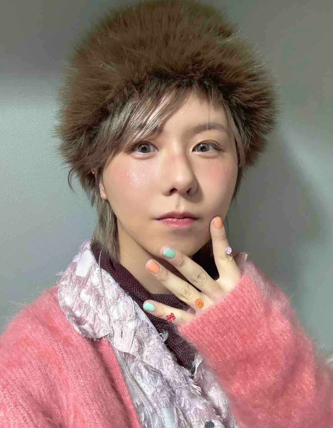 ミセス藤澤涼架、最新投稿でカラフルなネイルを公開「爪可愛い」「女子より女子してて憧れ」