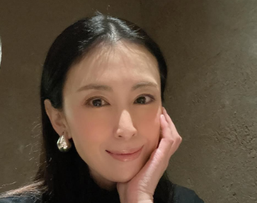 雛形あきこ、新年の笑顔ショットでファンを魅了！「2025年もよろしくお願いいたします」