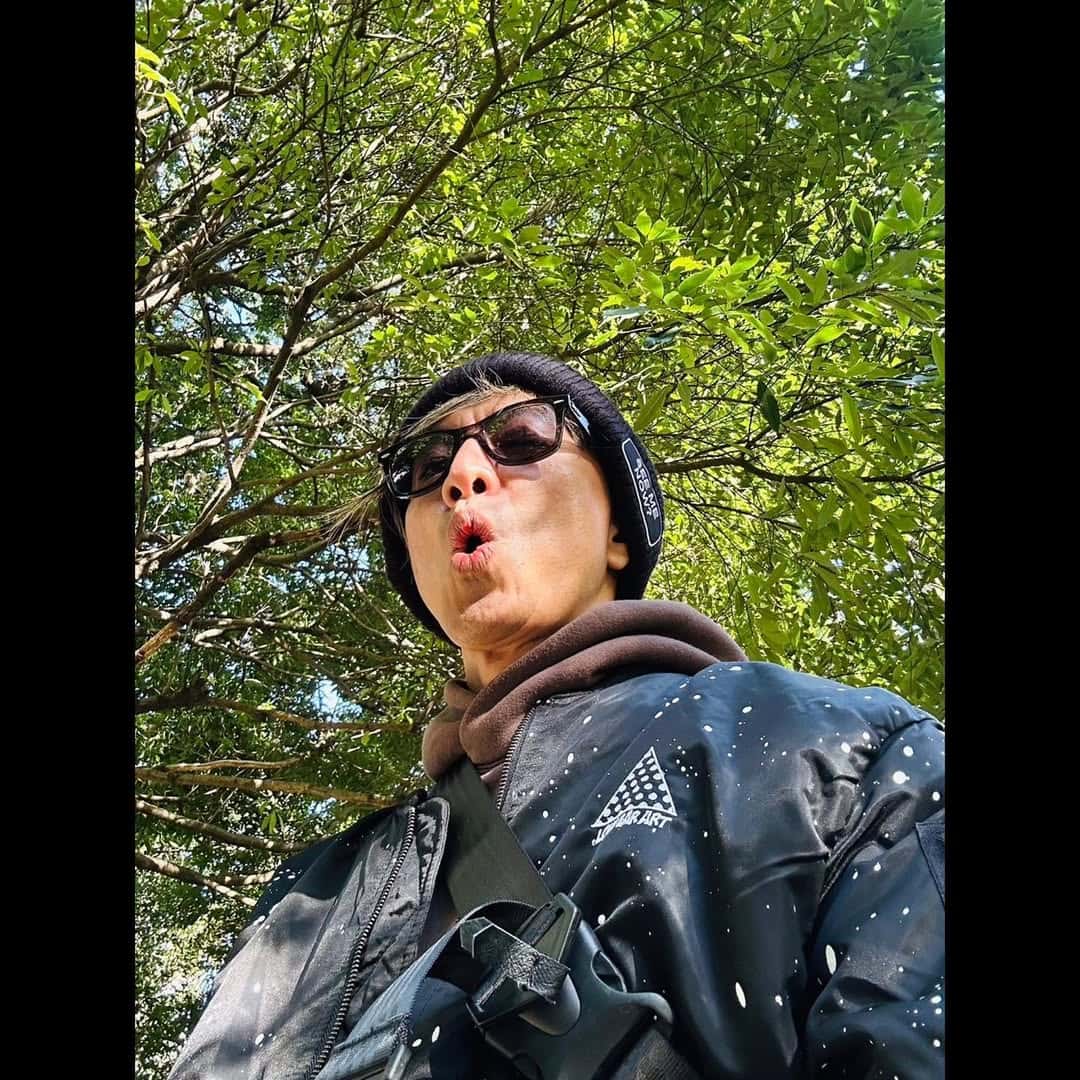 木村拓哉が大移動？黒ニット帽&グラサン姿で「ではでは」