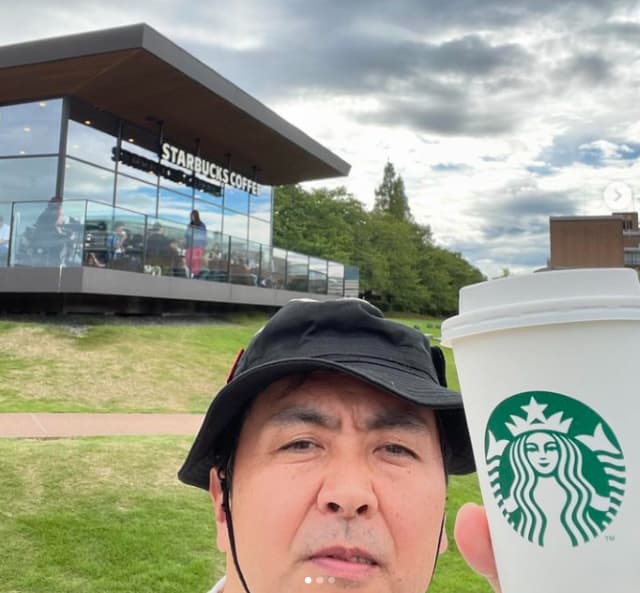 お笑い芸人 アンガールズ田中 世界一美しいスタバに立ち寄る！