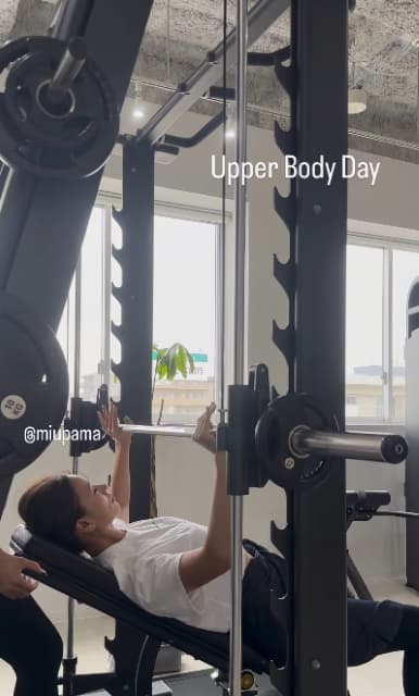 高橋ユウが「上半身の日」とトレーニング姿を動画で公開！