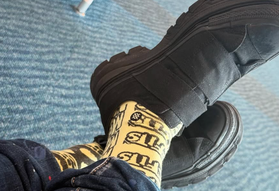 異彩放つ空港時間！プロレスラー鈴木みのる、羽田で独自の過ごし方