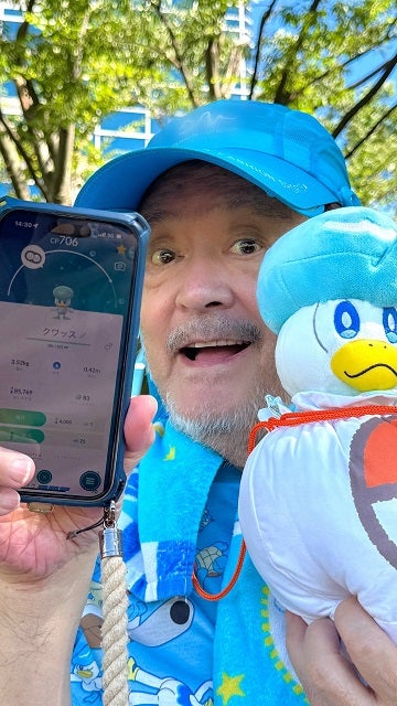 大和田伸也、『ポケモンGO』であの"相棒"の色違いをゲット！ぬいぐるみとともにイベント満喫ショットを公開