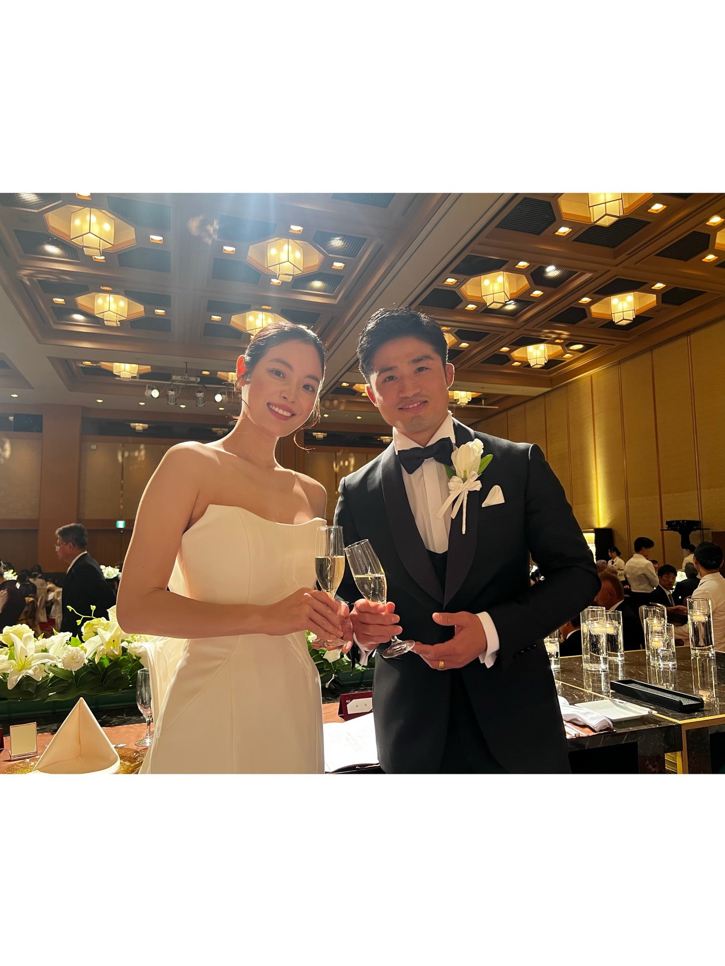 丸山城志郎氏、結婚披露宴を報告　ドレス姿の元モデル妻と２ショットも公開
