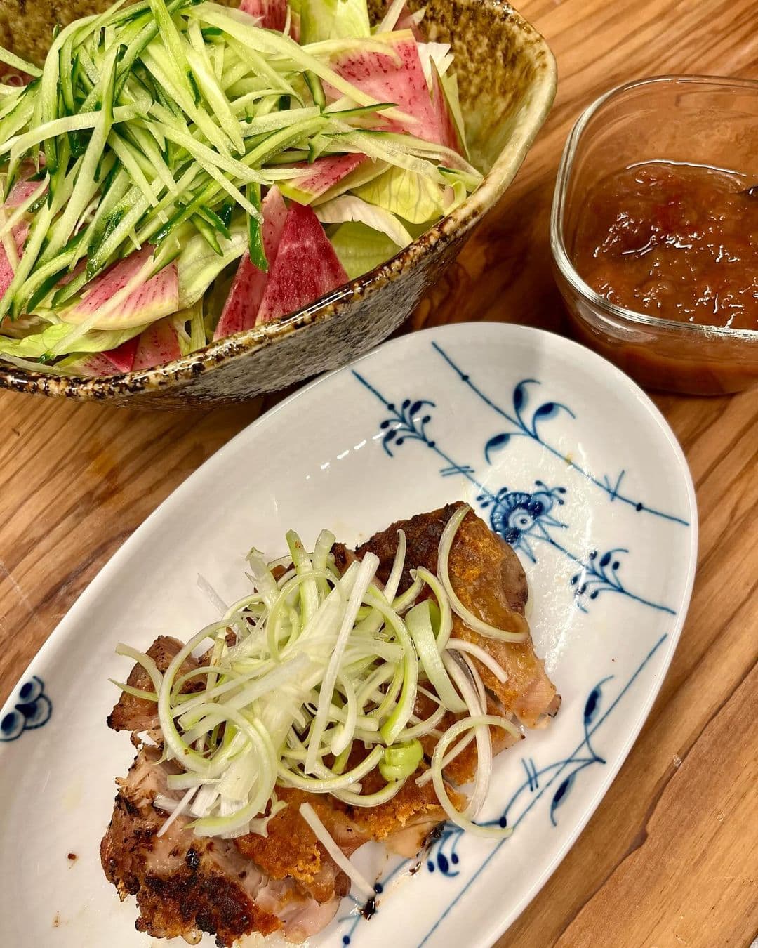 「パリパリに焼いた鶏肉にプラムソース！」工藤静香が料理レシピを公開！