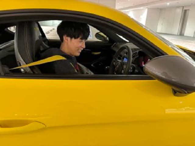 「さすが大先生！笑」オーイシマサヨシ、車検の代車が目立ちすぎると話題に