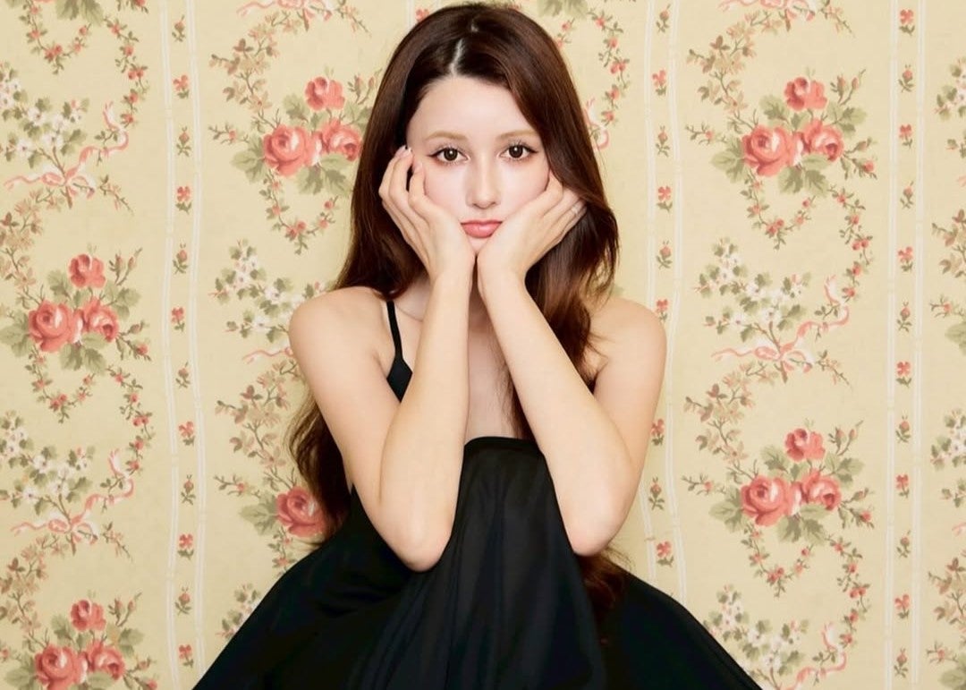 ダレノガレ明美、誕生日に両親への感謝を綴る「素敵な1年に」