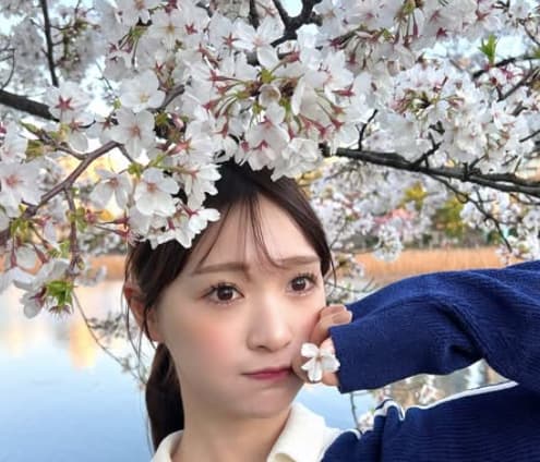 中川紅葉が夏を前に桜ショットを投稿！