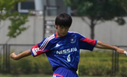 齋藤慎太郎、サッカー少年時代の写真を公開！「昔からイケメンだったんですね」