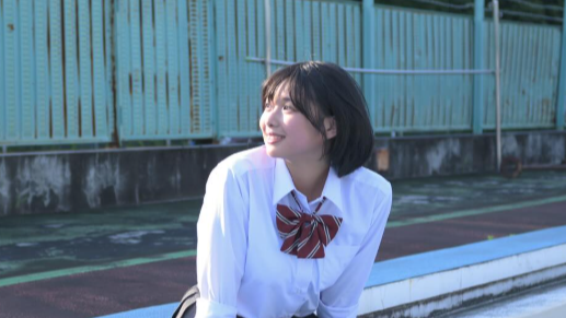 制服姿が眩しすぎる！桑島海空、「初恋」MV出演に歓喜の声「可愛すぎる！」