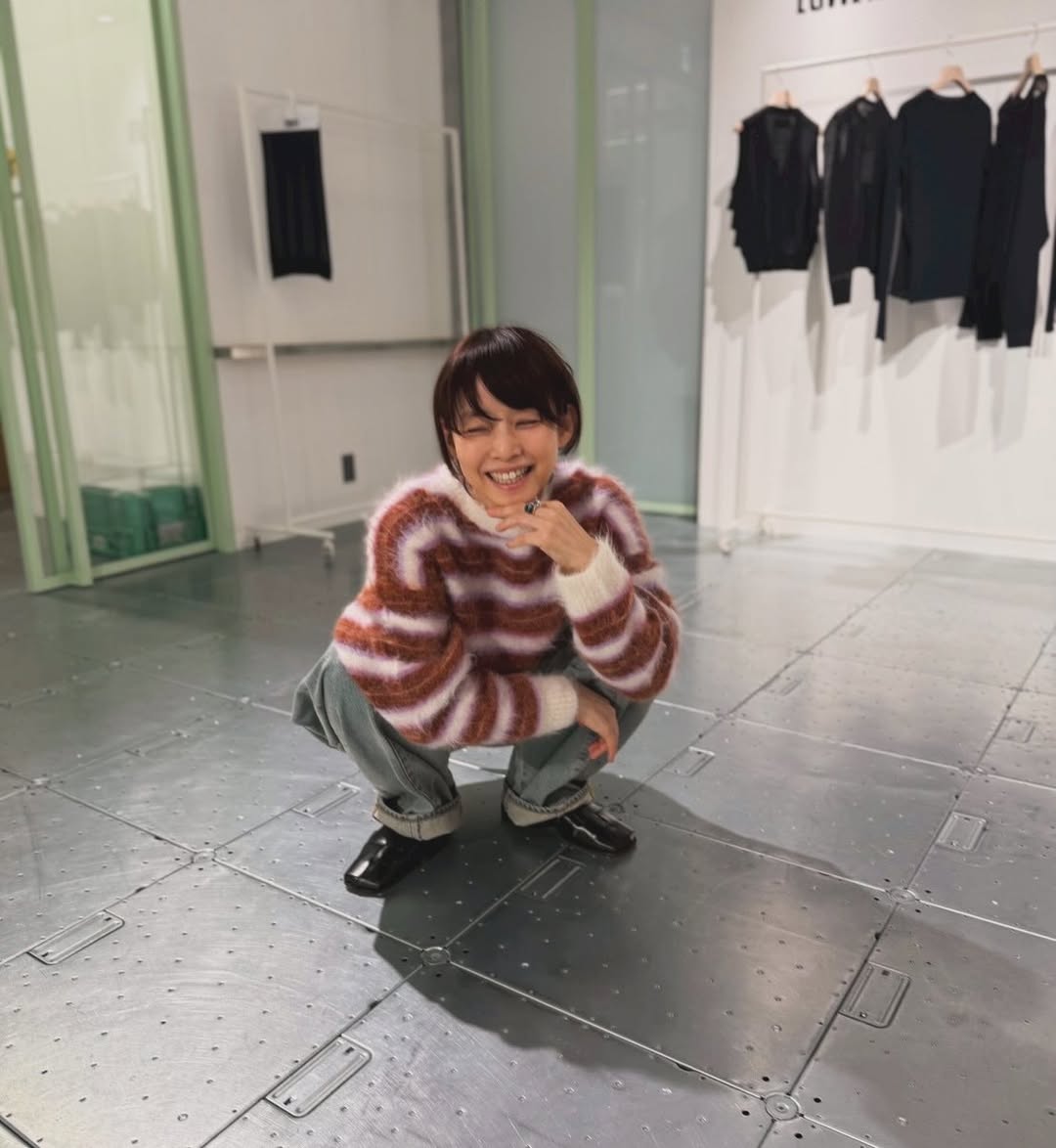 石田ゆり子、笑顔あふれる私服姿「等身大の幸せを噛み締める服」