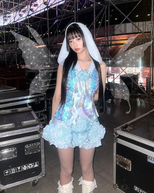 「ほんとに蝶々みたい」韓国の人気アイドルが儚げショットを披露で反響続々