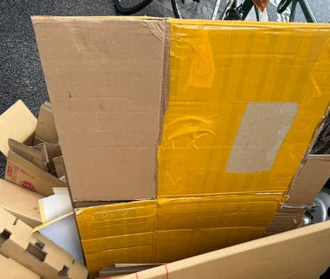 「最近、ビニールテープぐるぐる巻きのダンボールをよく見かけますが…」マシンガンズ滝沢がダンボールの捨て方を解説！