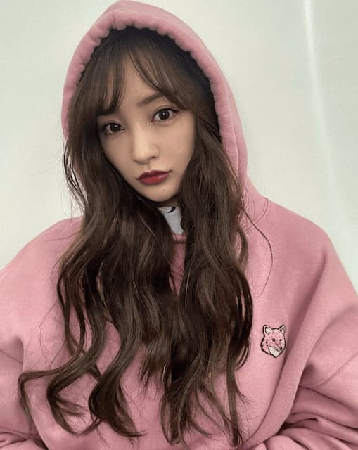 ピンク一色の板野友美の姿にファン歓喜！「可愛すぎる！」のコメント殺到