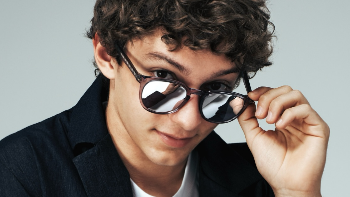 「まるでモデル！」アントネッリ、限定ルックでシルバーストーンに登場しファン悶絶！