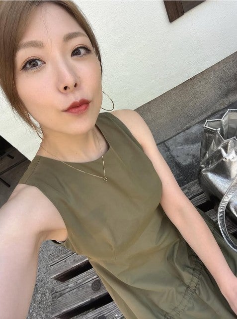 太陽に笑顔！小川麻琴がアボカドトーストで“夏ランチ幸せ報告”