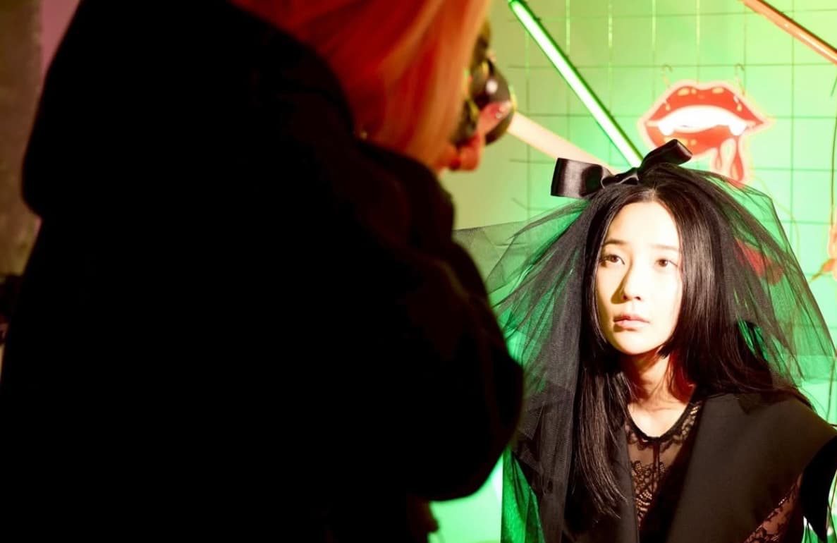 「写真撮る時も女優だね！ もう優勝！！」ファーストサマーウイカ、魅力溢れる